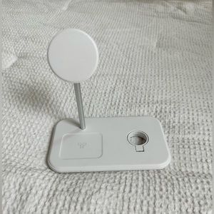 3- in -1 Magnetic Wireless Charger Stand